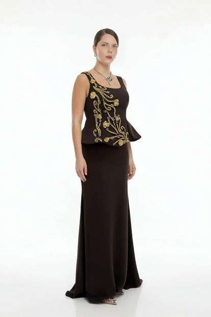 فستان سهرة بني اللون بأشرطة رفيعة، مقاسات كبيرة